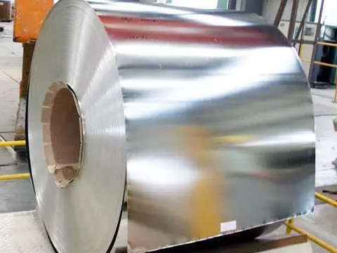 JIS G3303 Stalowa blacha ocynkowana Lakierowana drukowana Błędny druk 5,6 / 2,8 100 mm-1500 mm Szerokość